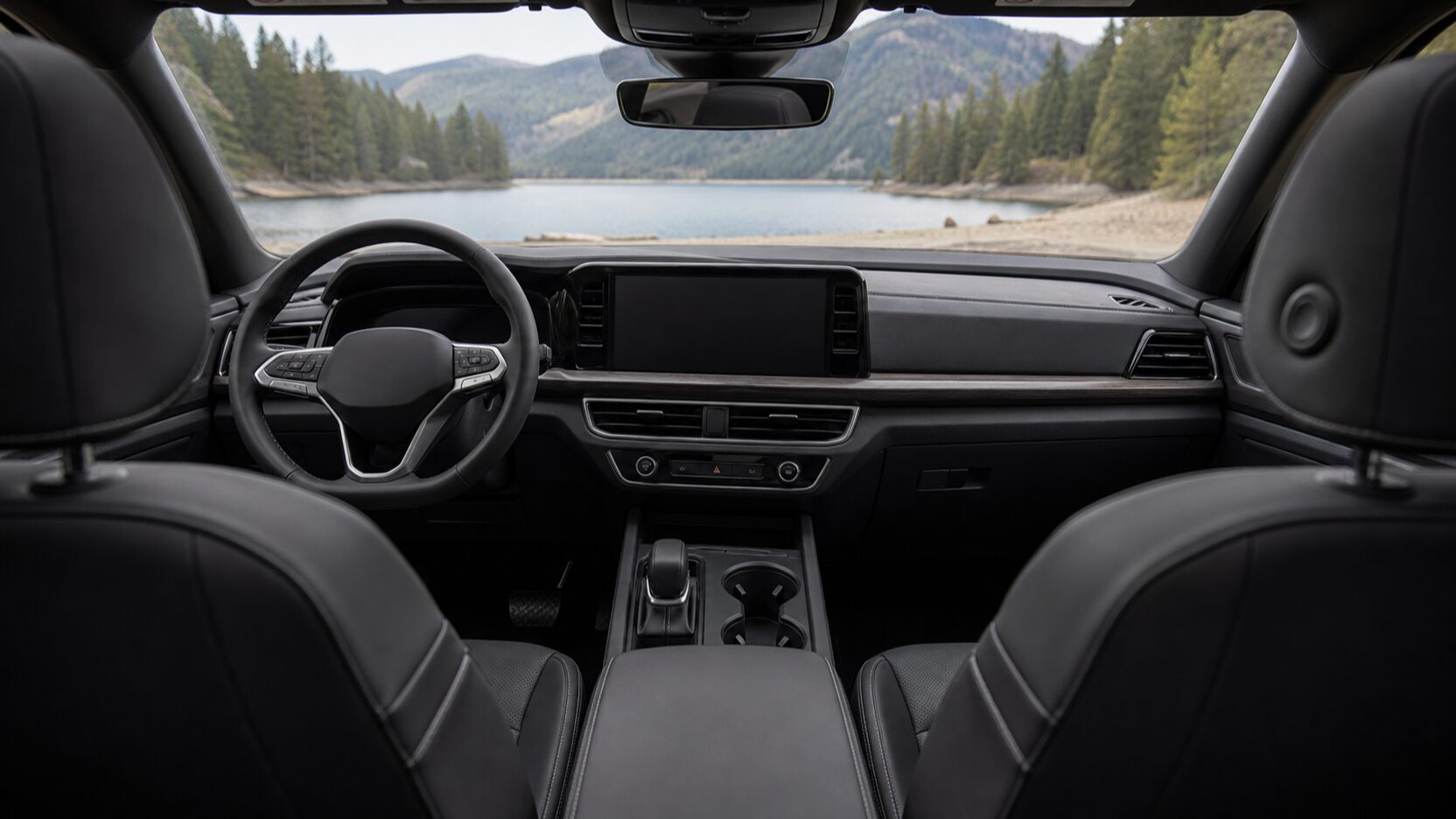 新型RAV4の内装がかっこ悪いか確認する汎用SUV室内のイメージ