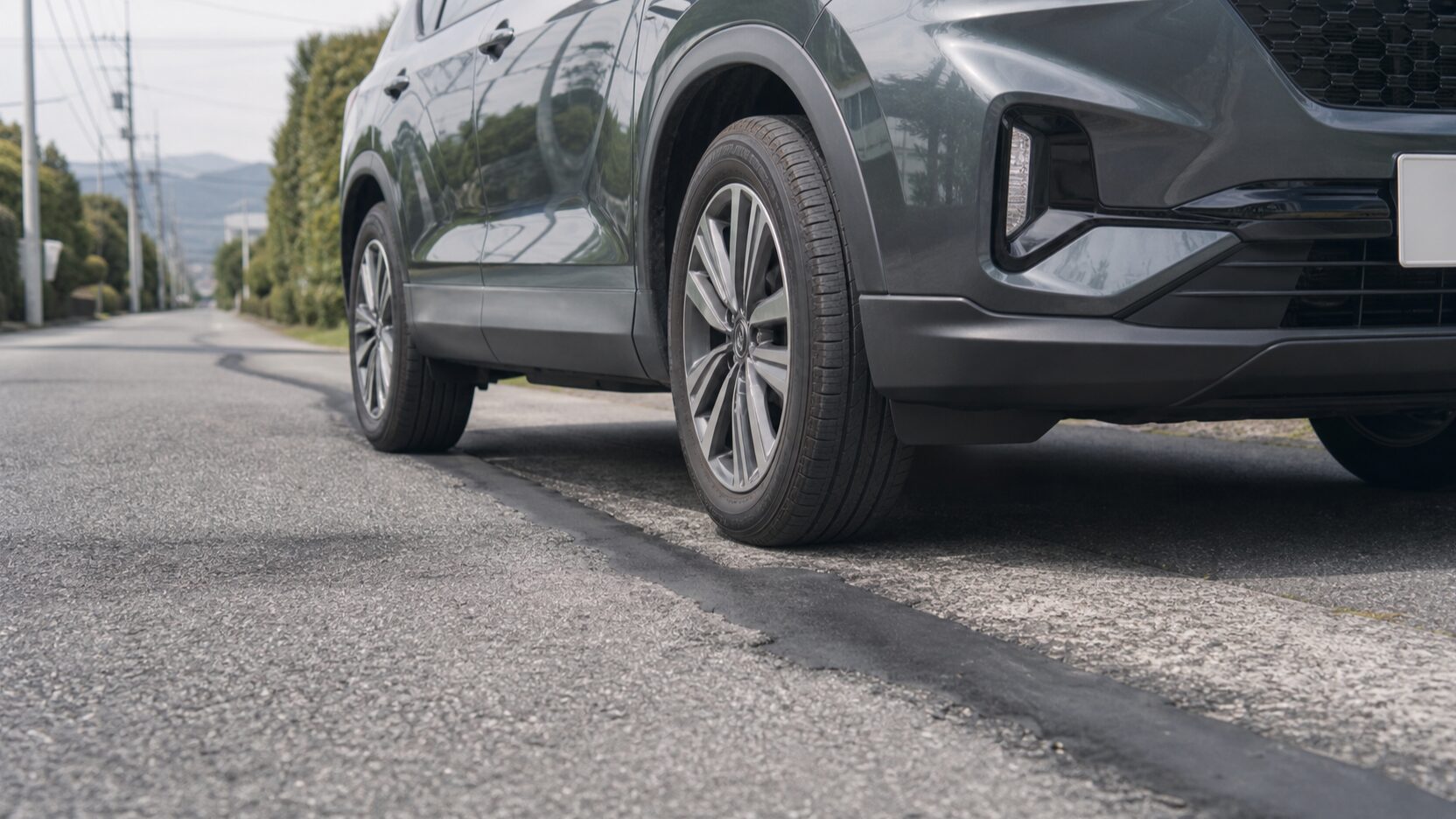 RAV4のタイヤと路面の突き上げを確認するイメージ