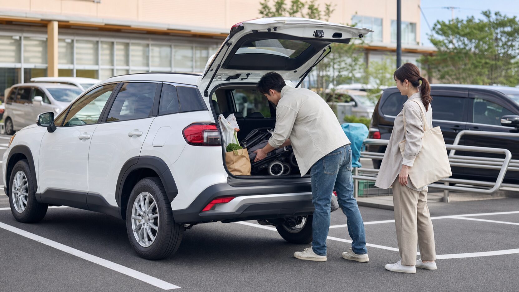 RAV4の年齢層や家族利用を考える荷室イメージ